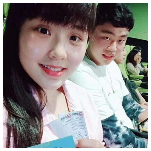 李月汝的感情生活也一直受到我们的关注,她的男朋友是cba的球员,就是