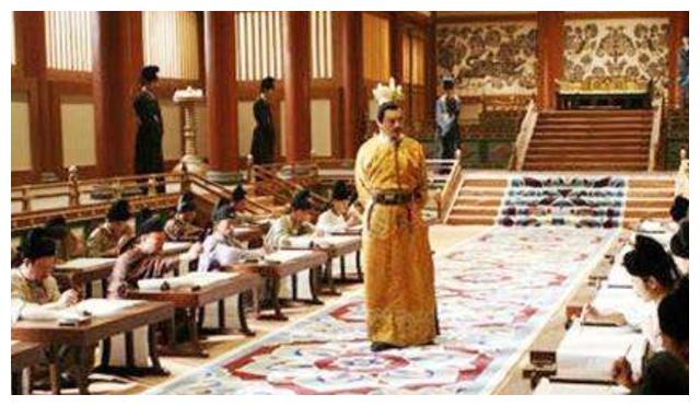 尤其是在武则天统治时期,开创了殿试这一考试方法,考生们经过各个层次