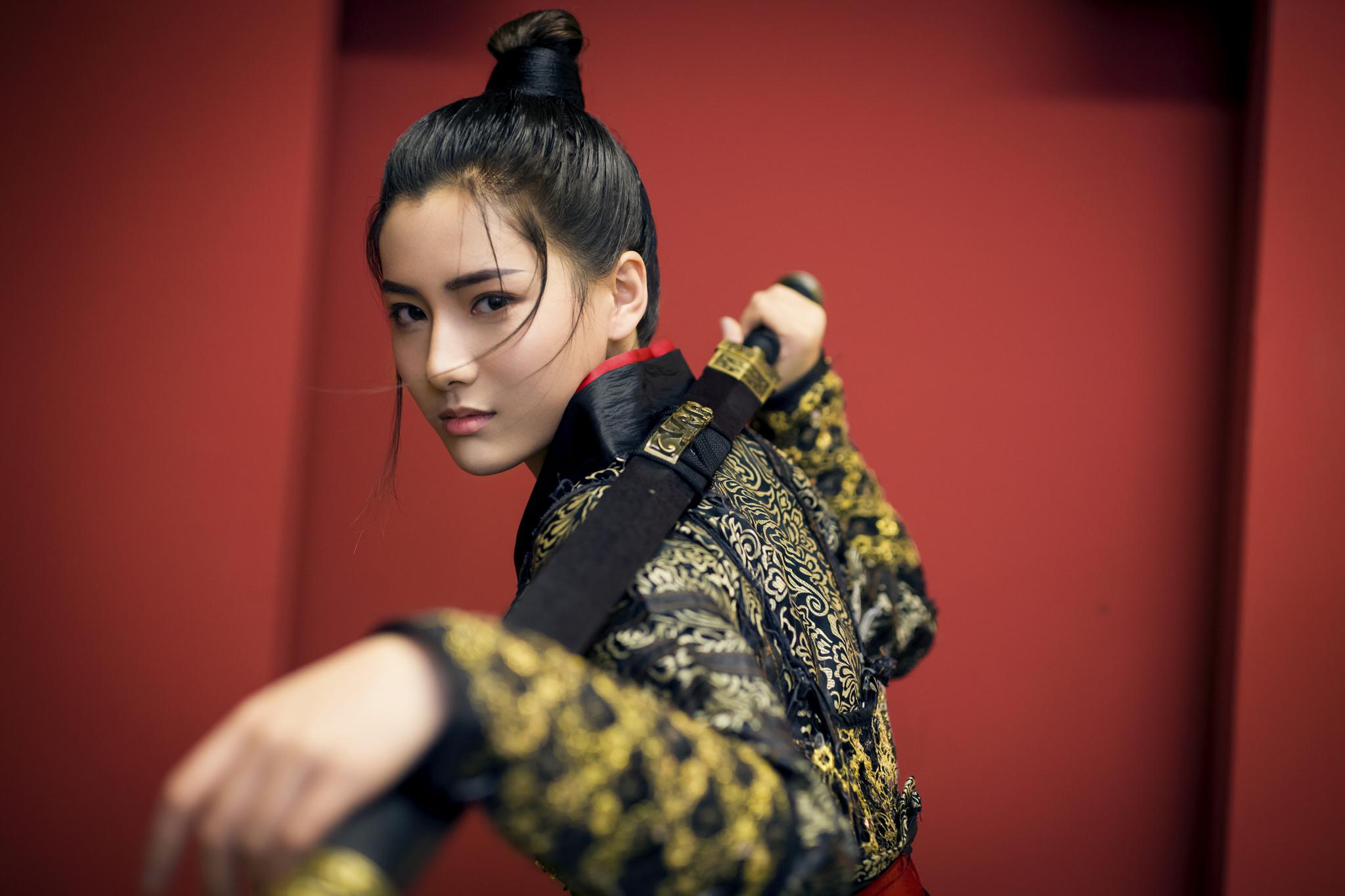 和颂新人张天爱双世宠妃3杀青挑战酷帅女将军智斗墨连城