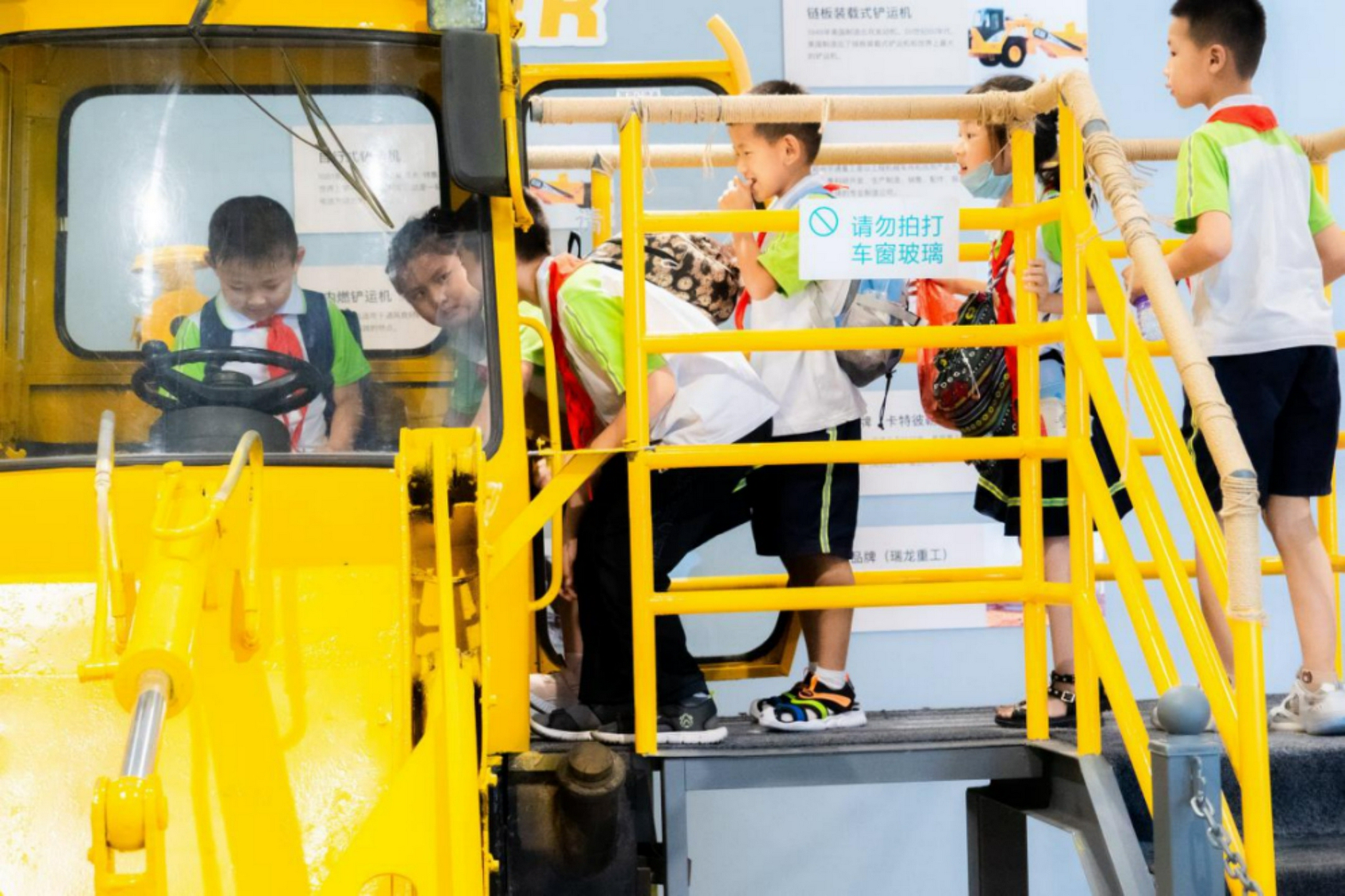 寻找红色足迹探索科学奥秘，2021海信冰箱“读书看海观世界”再启旅程-家电圈官网