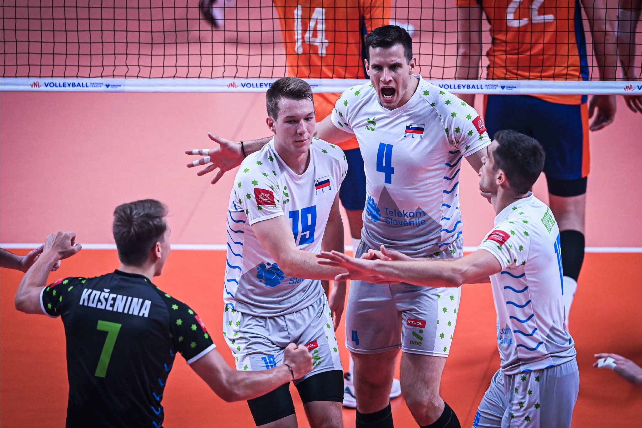 25:17,25:21,26:24荷兰3:0横扫欧洲亚军斯洛文尼亚2022世界男排联赛第