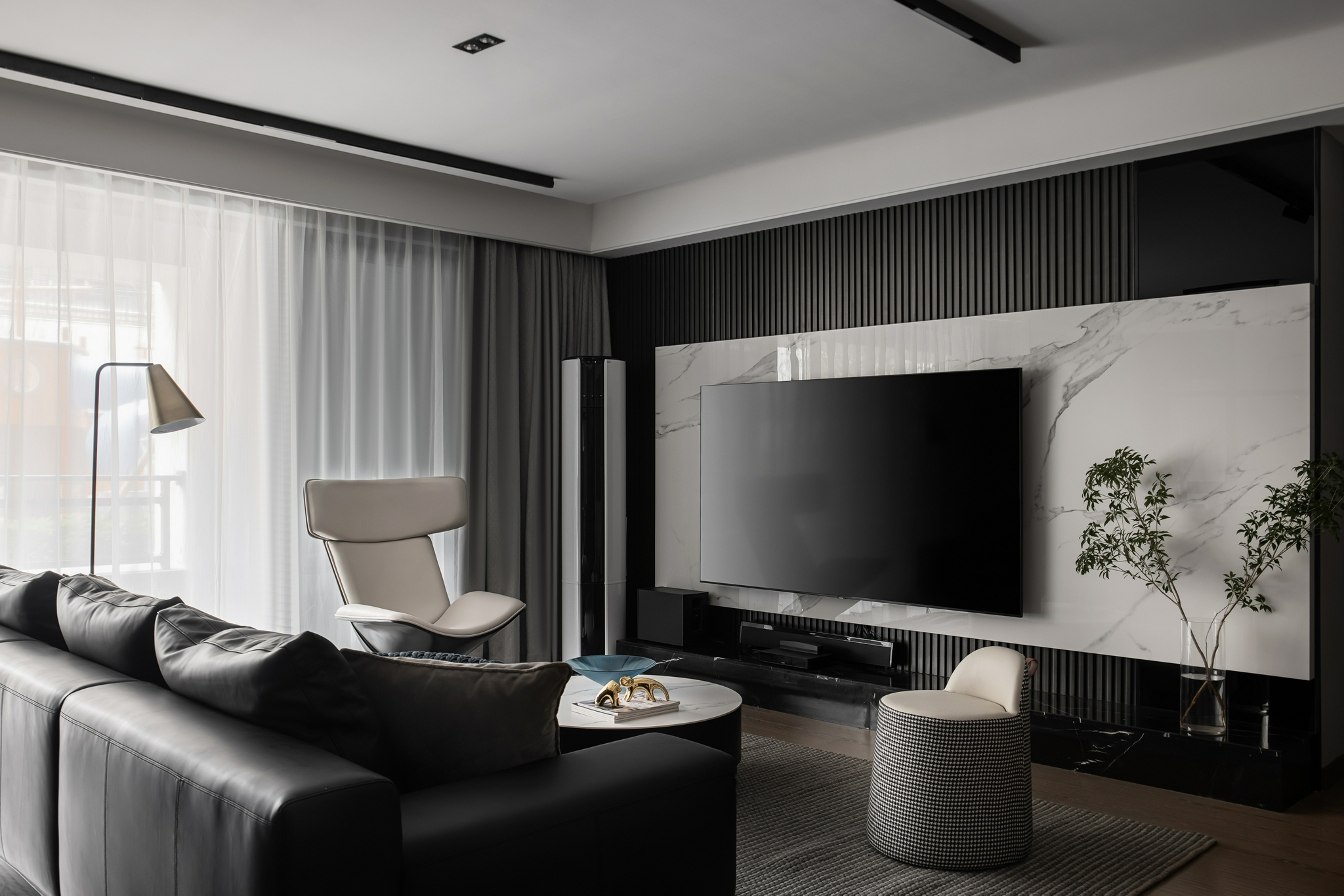 杨茜作品:一家三口125㎡简约家,现代黑白灰,质感时尚的空间