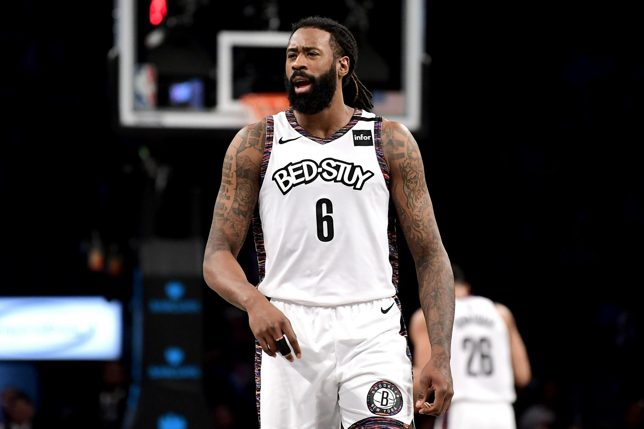 与篮网3巨头都有着好交情的33岁中锋小乔丹(deandre jordan),上赛季