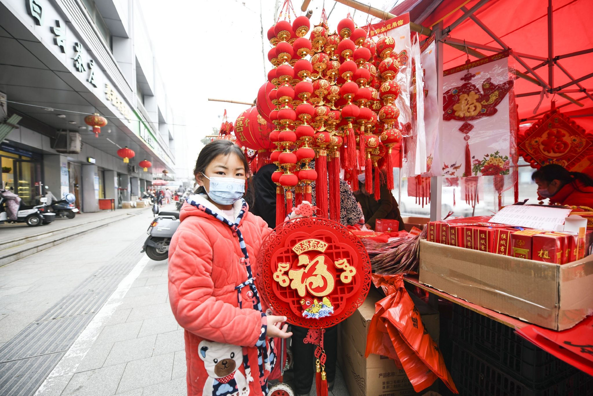 合肥小年年味浓市民购年货欢欢喜喜过大年