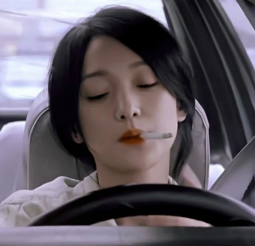 女星抽烟镜头杨幂气场强周迅潇洒看到赵丽颖搞笑了