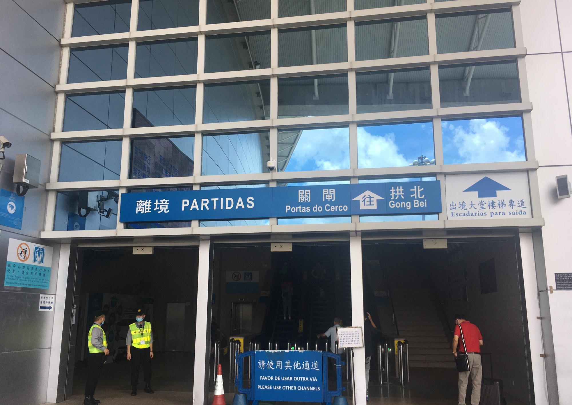 自由行开放了吗?关闸广场感觉跟往常没有什么区别了__财经头条