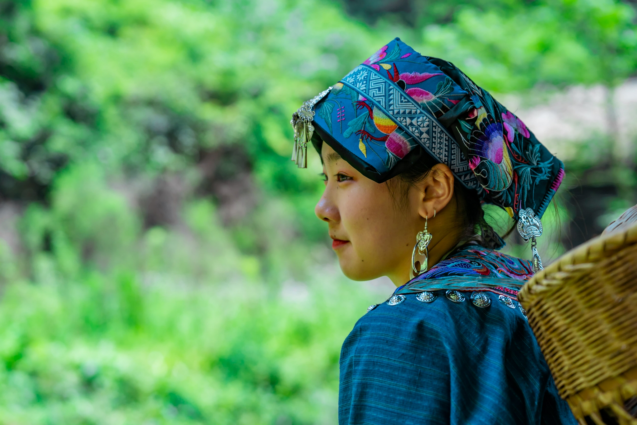 带你玩转湘西作客德夯苗寨桃花虫你吃过吗