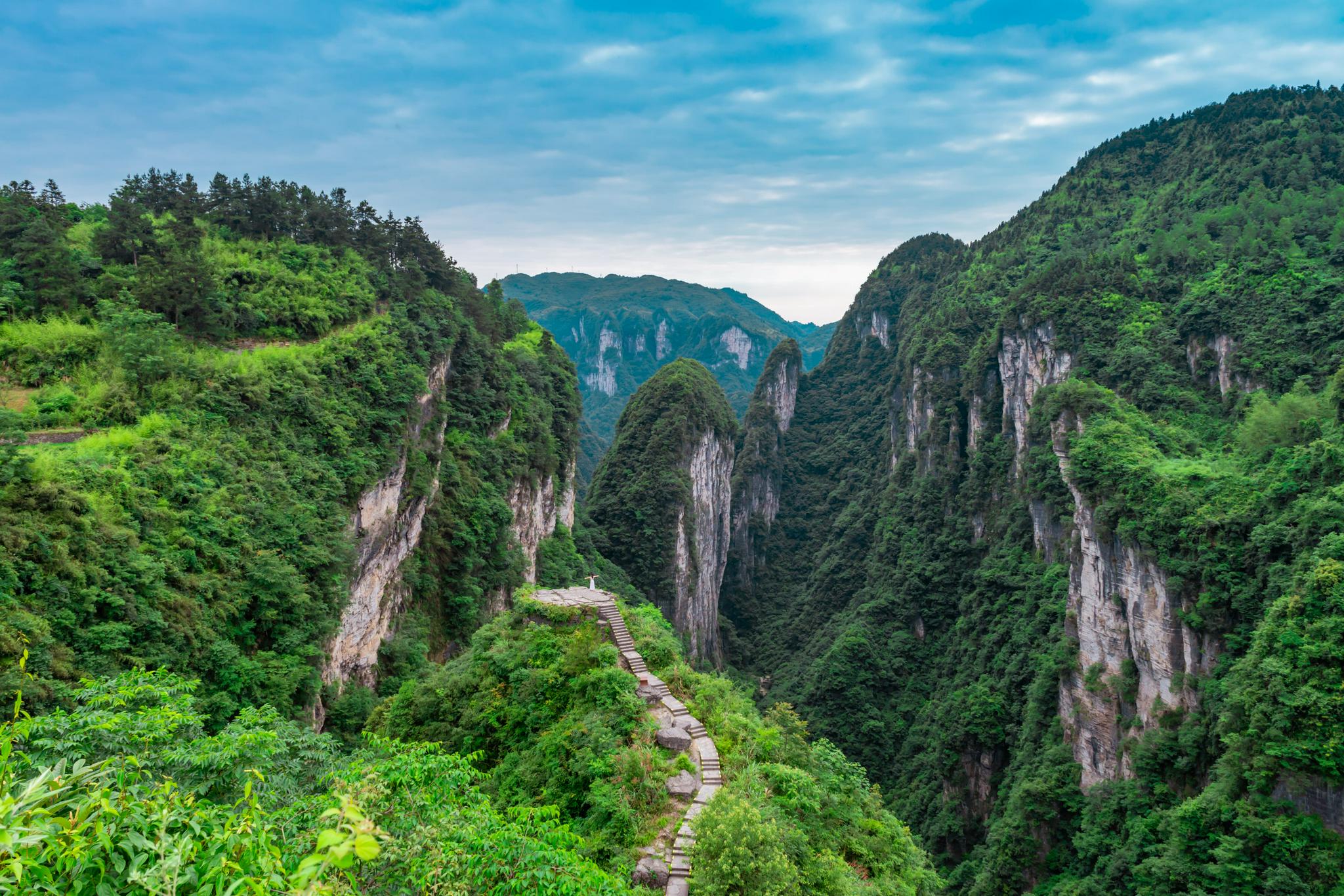 从德夯一路深入矮寨奇观景区的核心——天问台,在六七亿年前这里曾是