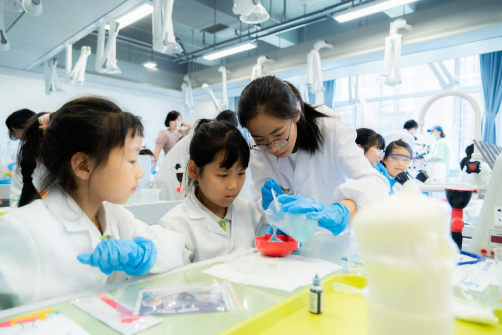 寻找红色足迹探索科学奥秘，2021海信冰箱“读书看海观世界”再启旅程-家电圈官网