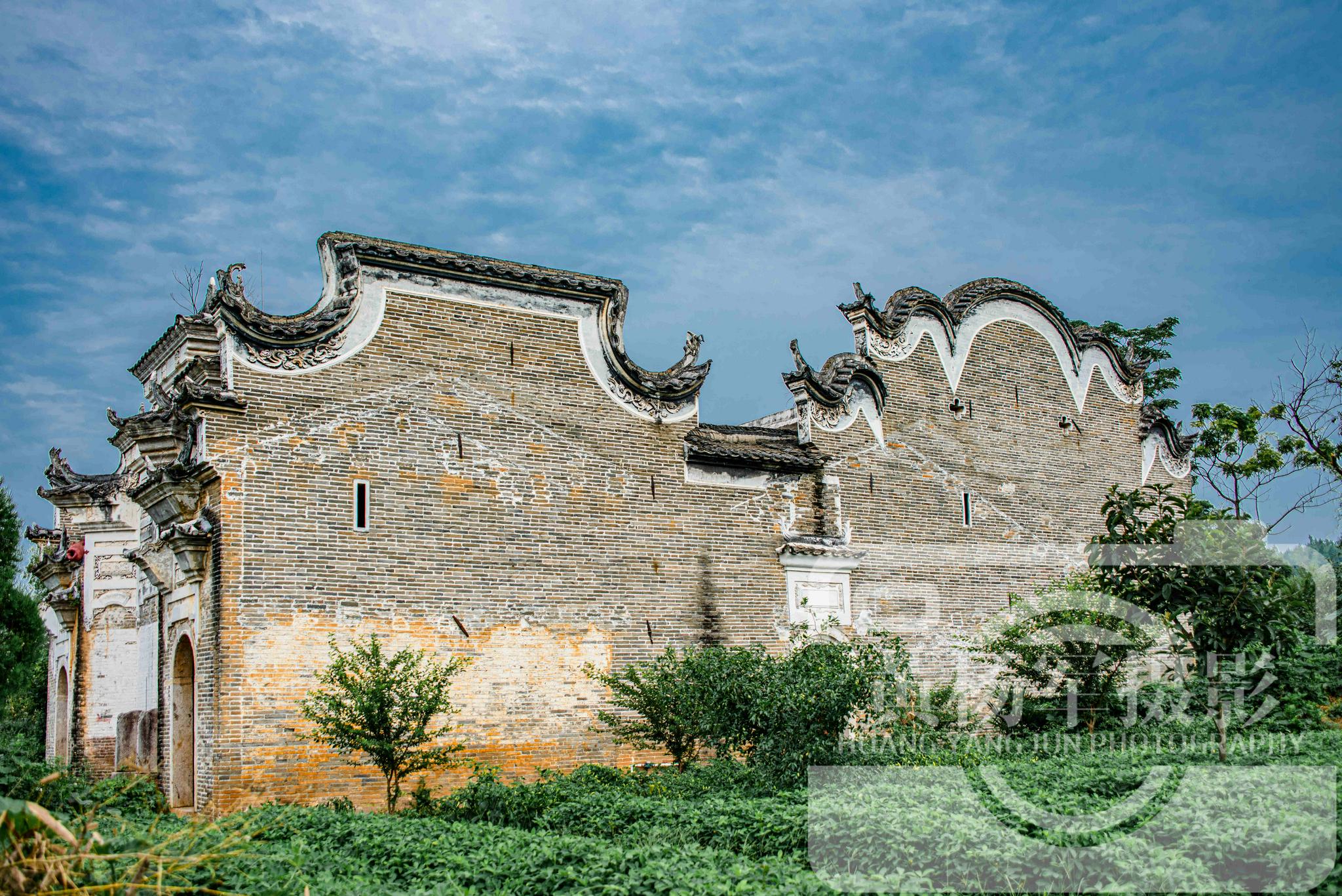 中国客家人最多的城市,一村祠堂文化浓建筑精美,依山傍水景色美