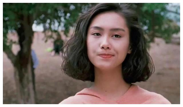 她是知名武打巨星,经历四段失败感情,今与男友恋爱十几年不结婚