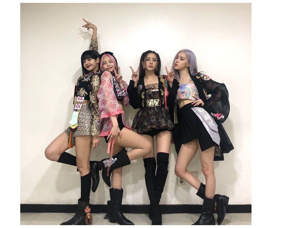 韩国女子组合 Blackpink 5年舞台服装 华丽帅气 财经头条