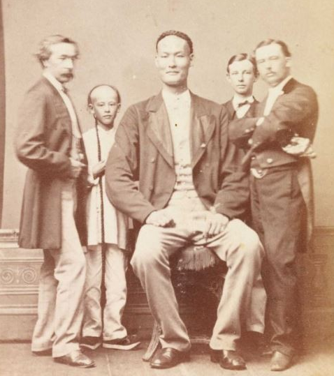 晚清巨人詹世钗,身高3.19米娶英国妻子?如今子女现状如何