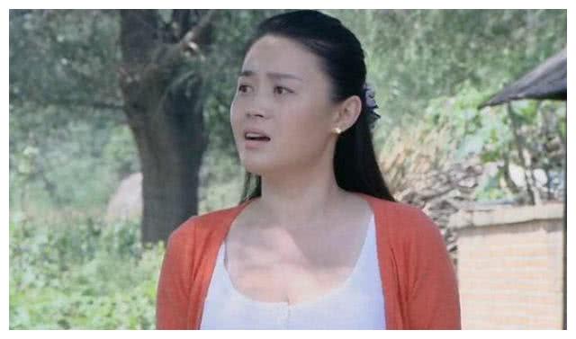 38岁曹嘉睿近照离开赵本山后回农村当教师网友双手点赞