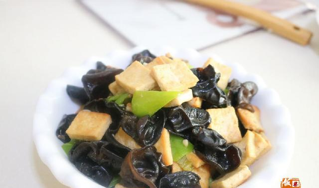 这道菜,补气养血还补钙,女人吃了气色好,孩子常吃长得高!休闲区蓝鸢梦想 - Www.slyday.coM 这道菜,补气养血还补钙,女人吃了气色好,孩子常吃长得高!休闲区蓝鸢梦想 - Www.slyday.coM