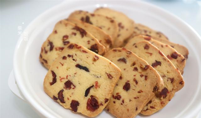 在家做蔓越莓饼干,有这5种食材就够了,学会再也不想买着吃了休闲区蓝鸢梦想 - Www.slyday.coM 在家做蔓越莓饼干,有这5种食材就够了,学会再也不想买着吃了休闲区蓝鸢梦想 - Www.slyday.coM