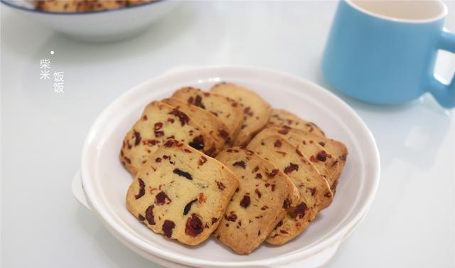 在家做蔓越莓饼干,有这5种食材就够了,学会再也不想买着吃了休闲区蓝鸢梦想 - Www.slyday.coM 在家做蔓越莓饼干,有这5种食材就够了,学会再也不想买着吃了休闲区蓝鸢梦想 - Www.slyday.coM