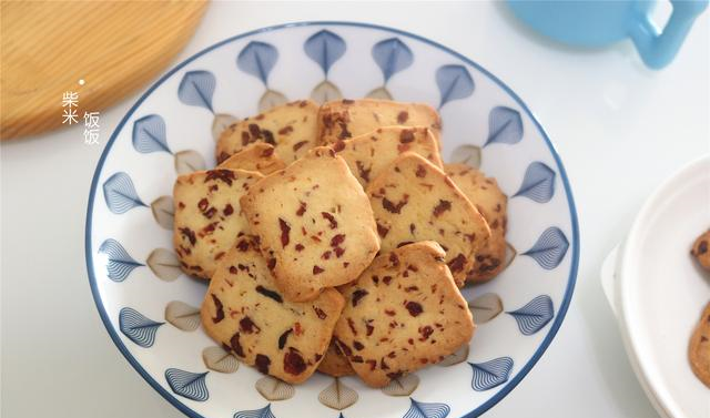 在家做蔓越莓饼干,有这5种食材就够了,学会再也不想买着吃了休闲区蓝鸢梦想 - Www.slyday.coM 在家做蔓越莓饼干,有这5种食材就够了,学会再也不想买着吃了休闲区蓝鸢梦想 - Www.slyday.coM