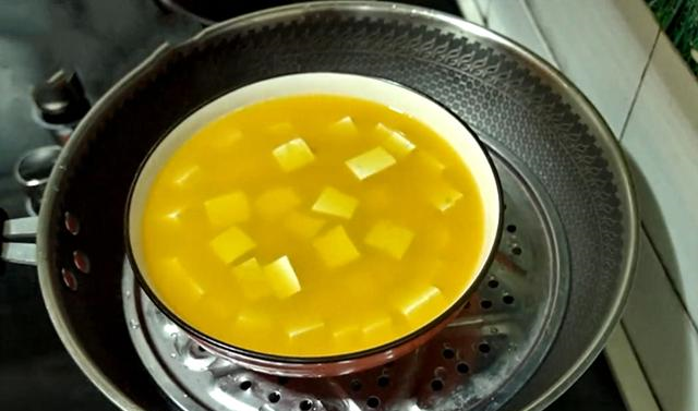 今天才知道，这样蒸鸡蛋羹，嫩滑又多汁，我家隔三差五吃一次休闲区蓝鸢梦想 - Www.slyday.coM