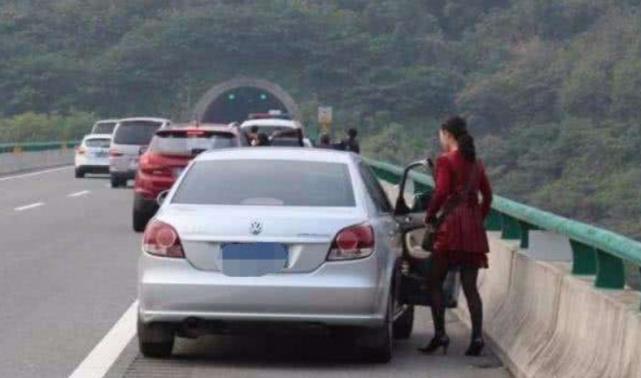 女司机高速"尿急"咋办?老司机说出实情,还有哪些好办法?