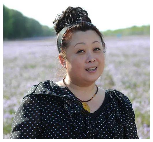 年近60岁女星"胖婶",两次婚姻后,与小20岁帅男模"母子恋"?