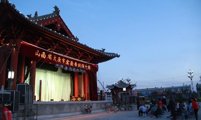 晋剧团县城演出台下全是老人儿童,观众减少人才难留