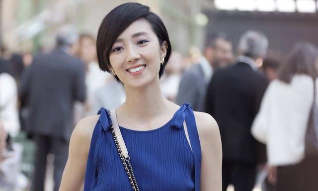 还记的那个《不能说的秘密》的"路小雨"吗?现在的她依旧很美