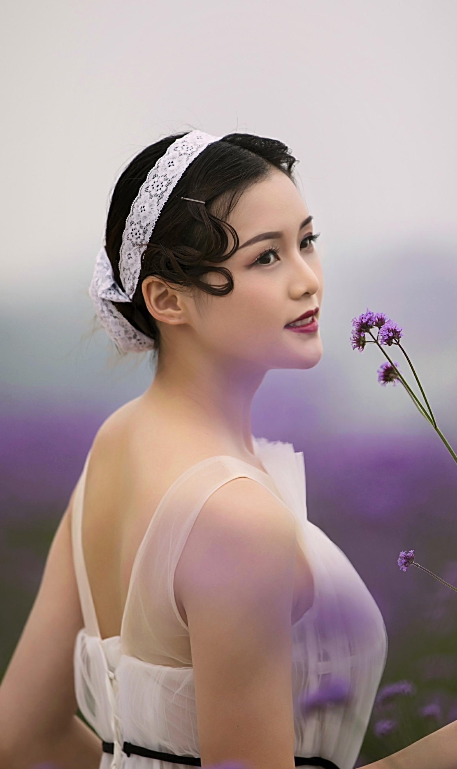 灵动的女子总会把自己打扮得漂亮优雅才出门