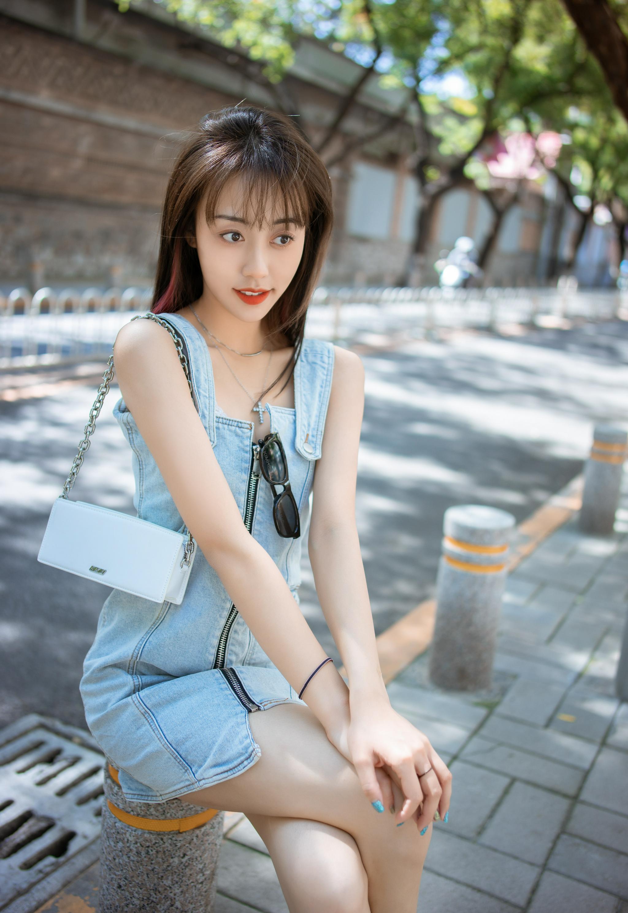 想要做这条街上可爱性感的靓女,那就得穿得可爱一点啦,我是真的很喜欢