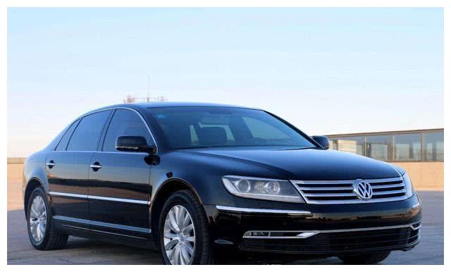 北京偶遇12缸辉腾,04年上牌开26万公里,仪表盘上的油耗很醒目!