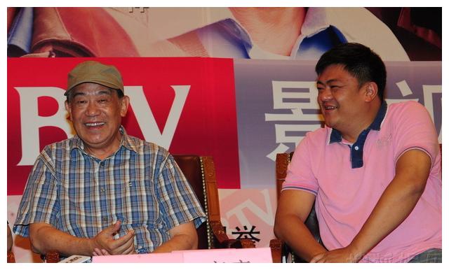 老戏骨高明,在《打狗棍》中与儿子齐上阵,妻子女儿也是演员