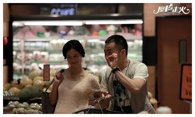走火》的导演就正好看中了这个空档,于是把喻恩泰和倪虹洁找来,拍摄了