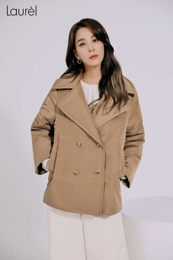 韩国女艺人韩高恩代言服装品牌拍最新宣传照