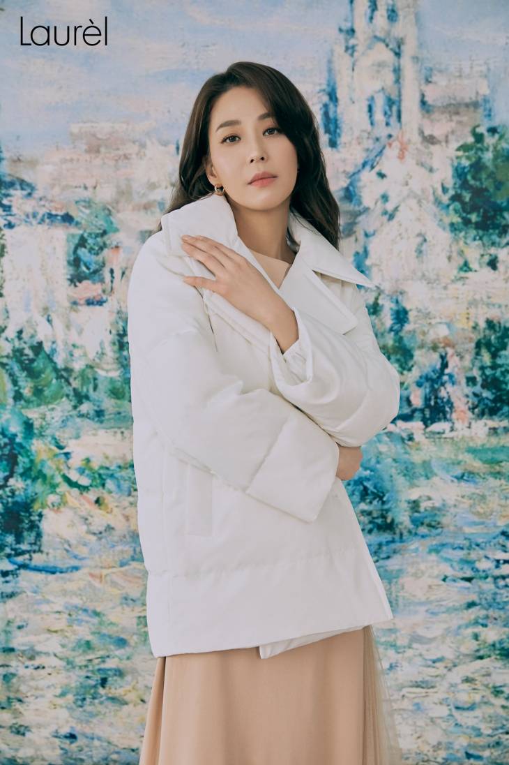 韩国女艺人韩高恩代言服装品牌拍最新宣传照