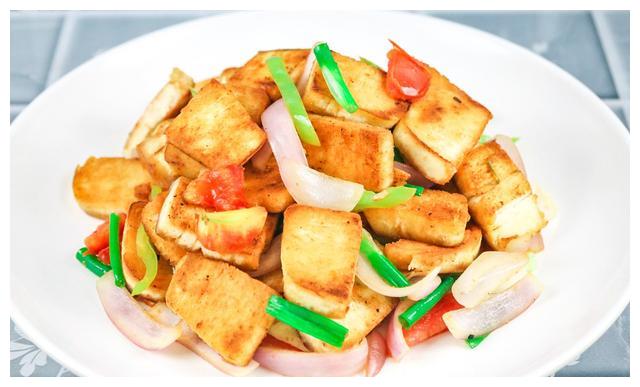 馒头吃不完不要扔,做成香炒馍片,外酥里软吃着香,拿肉都不换