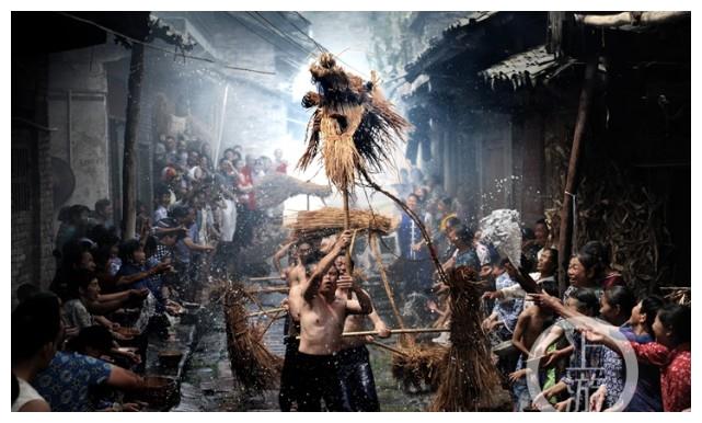 民俗庆丰收丨重庆梁平草把龙:稻草轧成的"非遗" 舞了上千年