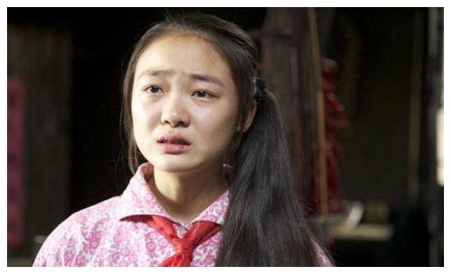 7岁时暖春中饰演"小花",如今22岁颜值超美,网友:时光流逝