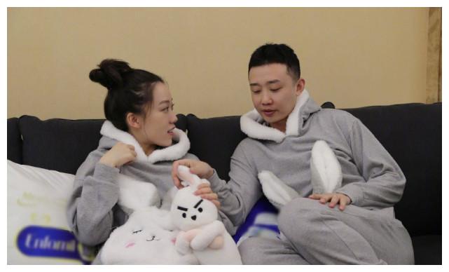 gai周延与老婆穿兔子情侣睡衣录综艺全程深情对视甜炸屏