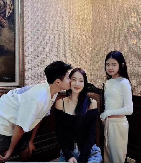 曹格婚姻疑亮红灯,吴速玲带儿女搬家,男方曾被曝酒品不好休闲区蓝鸢梦想 - Www.slyday.coM 曹格婚姻疑亮红灯,吴速玲带儿女搬家,男方曾被曝酒品不好休闲区蓝鸢梦想 - Www.slyday.coM