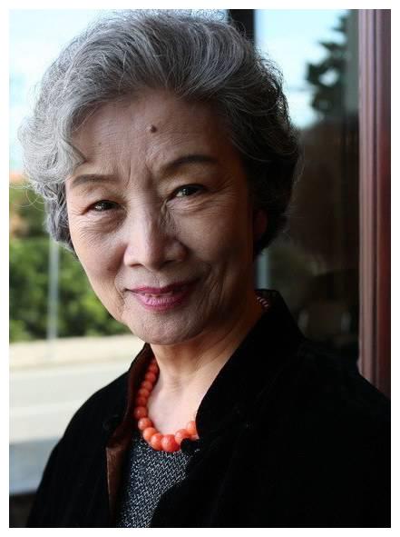 她是走向共和的慈禧太后演了一辈子戏直到74岁才成为影后