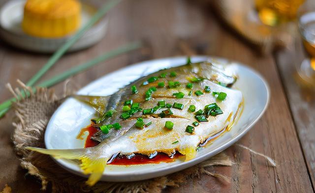 金鲳鱼怎么做才好吃?清蒸鲳鱼怎么烹制?_高清图集_新浪网