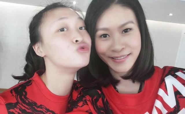 晒出女王照,职业生涯和伤病相伴|三八妇女节|赵蕊蕊|副攻_新浪新闻