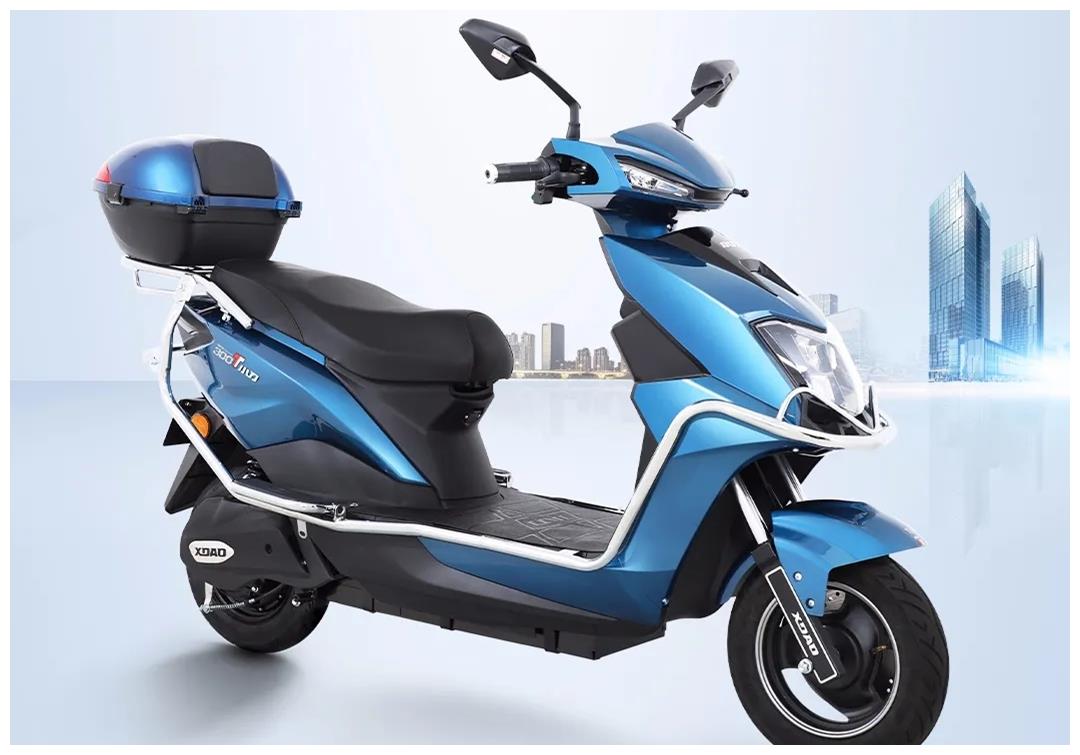 途乐功能版还是采用大容量电池,其型号为72v45ah,根据小刀电动车测试