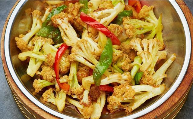 都是错的,炒前多做1步,爽脆又有营养花菜,又叫花椰菜,是一种再普通