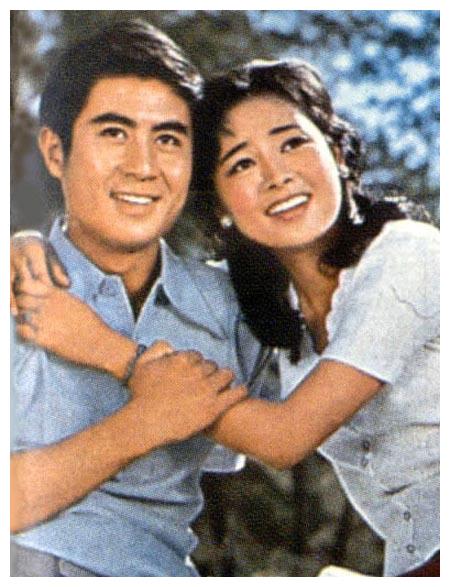 63岁著名演员张瑜,与丈夫离婚后单身29年,如今美丽依旧_七月的风