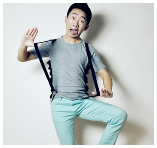 他被谢娜捧红却敢调侃张嘉译还丝毫不给成龙范冰冰面子