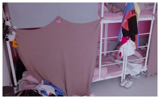 创3选手宿舍大曝光跟男生宿舍有得一拼