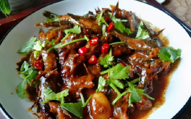 东北有种冻不死的老头鱼,以前没人吃,如今身价贼高,焖着吃超赞__财经