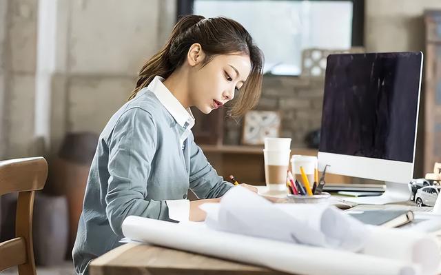 95后女大学生放弃高薪工作别墅区当保安知情人别墅区非富即贵