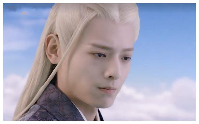 "腾蛇"恋情曝光?与一米八美女十指紧扣超甜蜜,粉丝真心送祝福